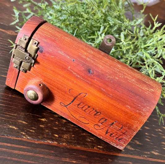 "Leave a Note" Vintage Mailbox